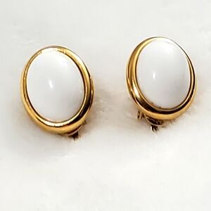 Vtg. Trifari Clip On Earrings